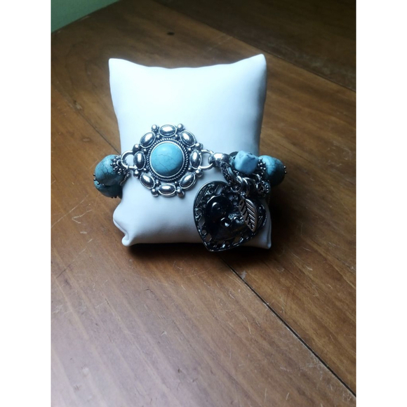 Unbranded Jewelry - Bracelet Turquoise Beaded Heart Charm Silver Tone